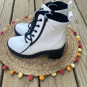 NWOB🍍TOP MODA MOTO HEELES BOOTS🍍SIZE 8🍍H-3